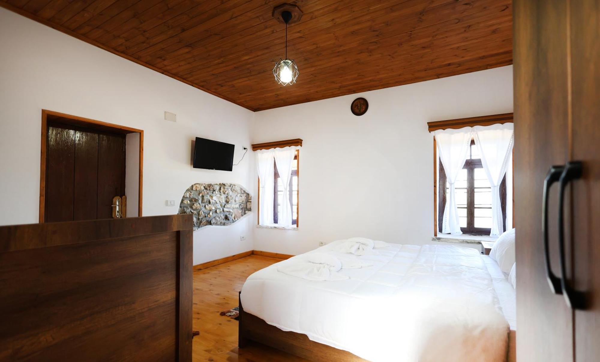 Villa Shpiragu Village Experience بيرات المظهر الخارجي الصورة