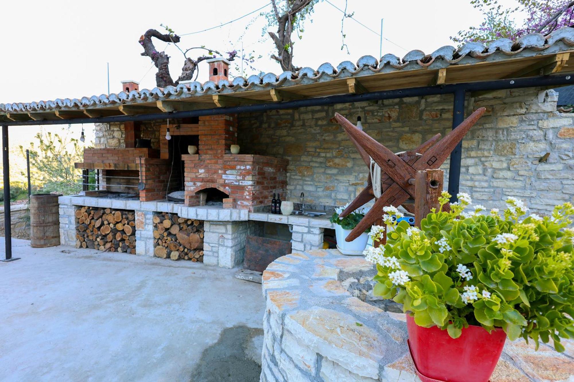 Villa Shpiragu Village Experience بيرات المظهر الخارجي الصورة