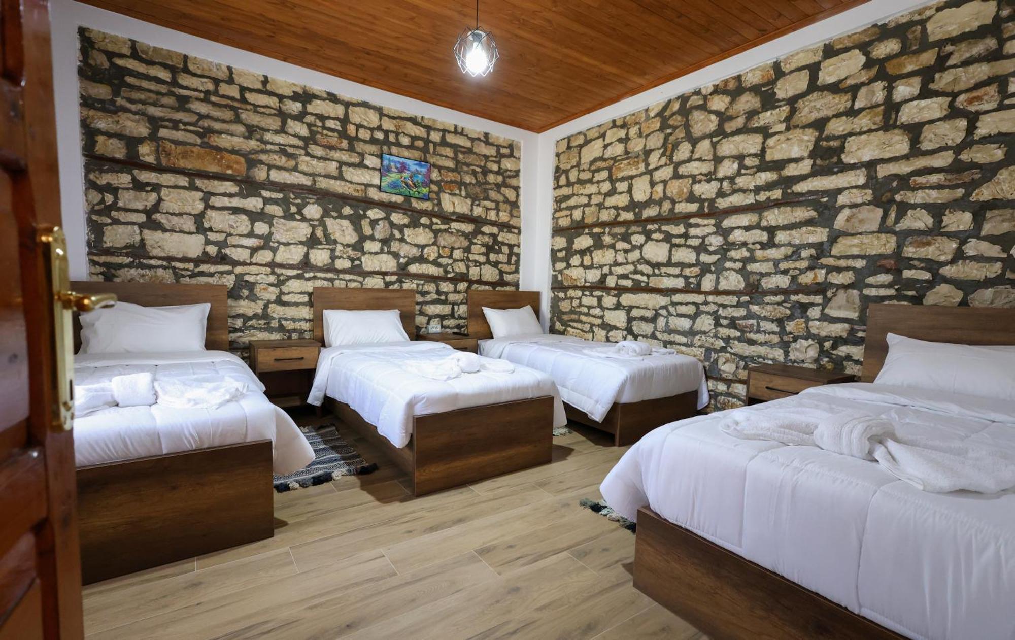 Villa Shpiragu Village Experience بيرات المظهر الخارجي الصورة