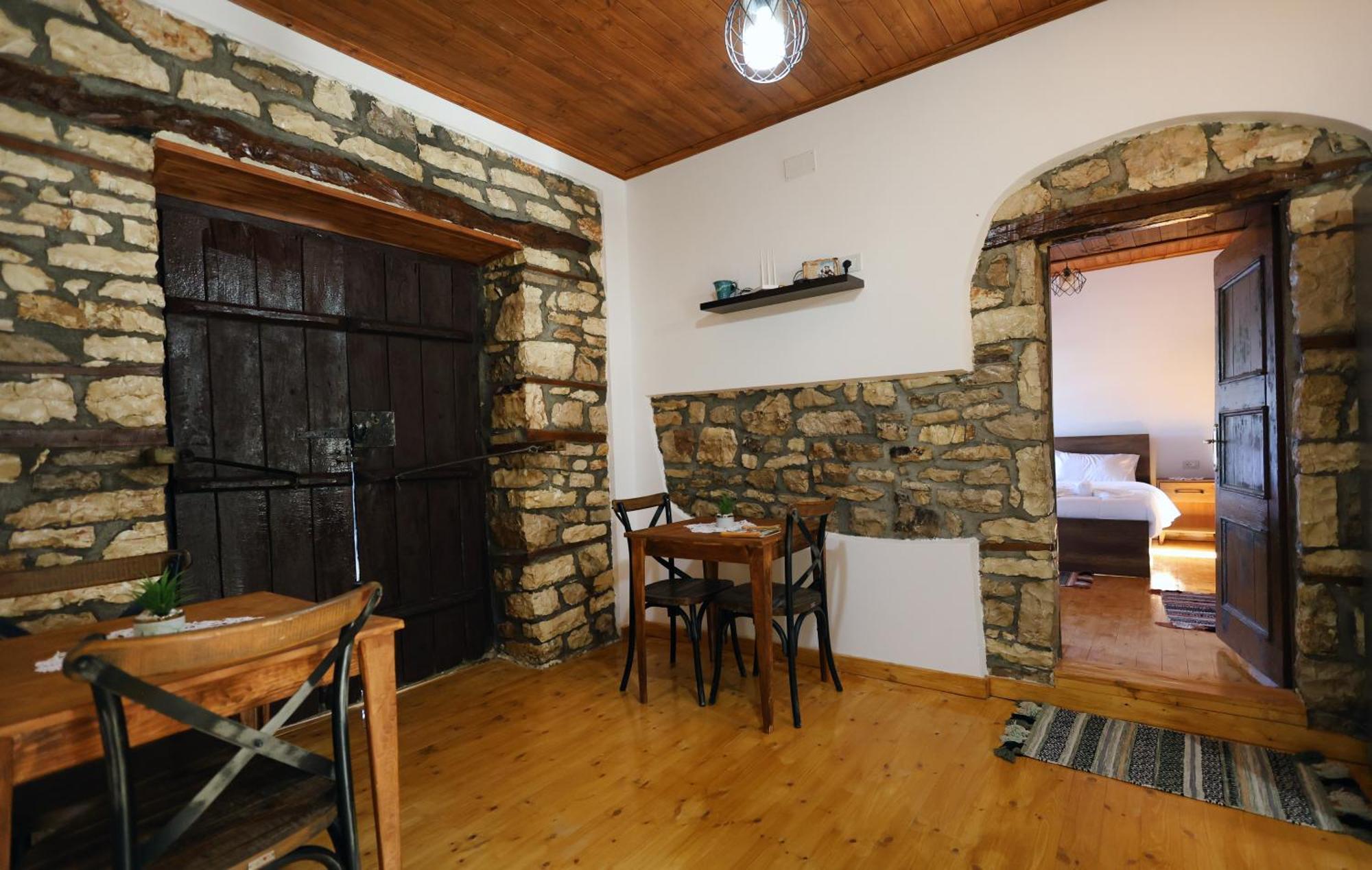 Villa Shpiragu Village Experience بيرات المظهر الخارجي الصورة