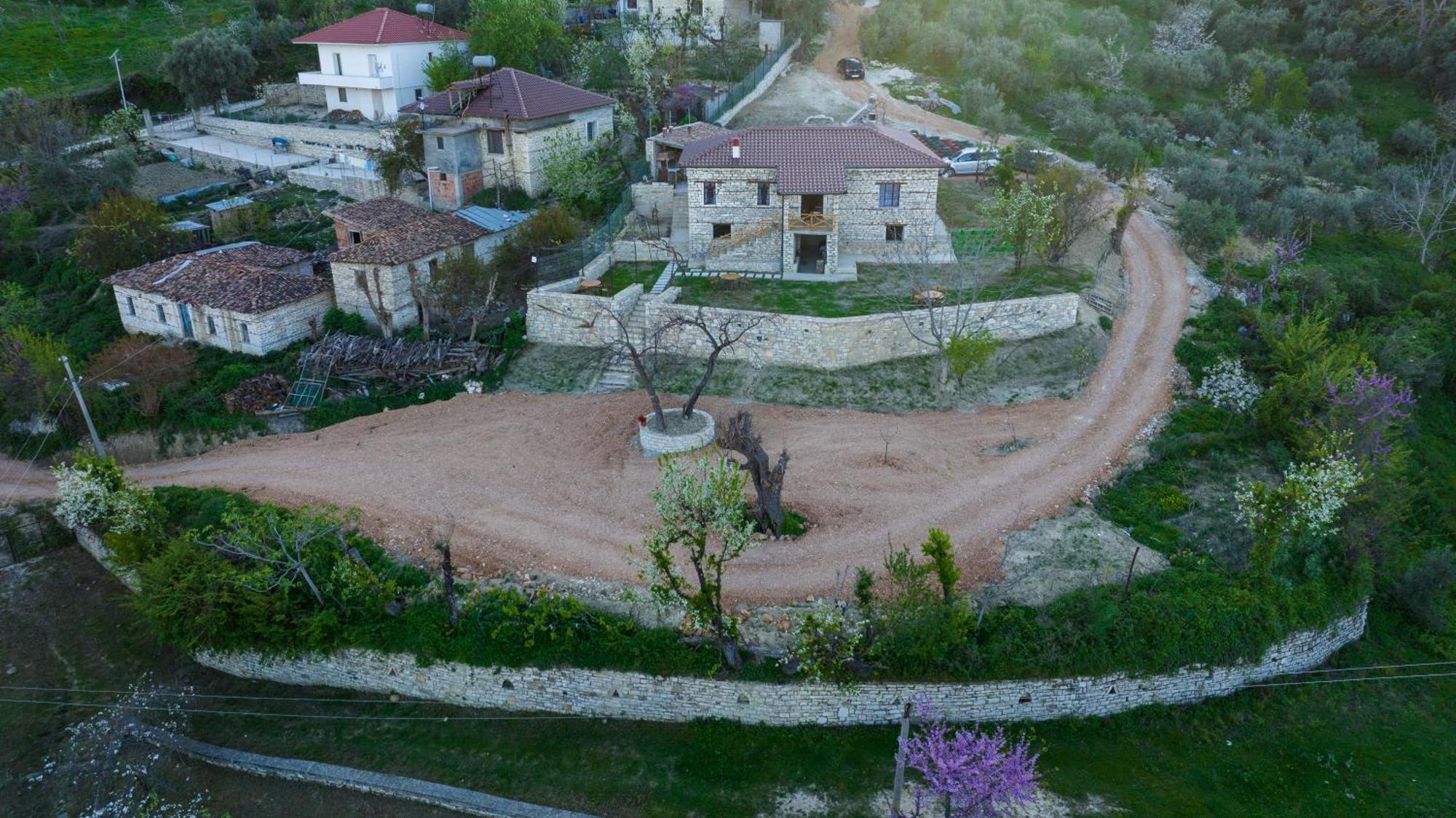 Villa Shpiragu Village Experience بيرات المظهر الخارجي الصورة