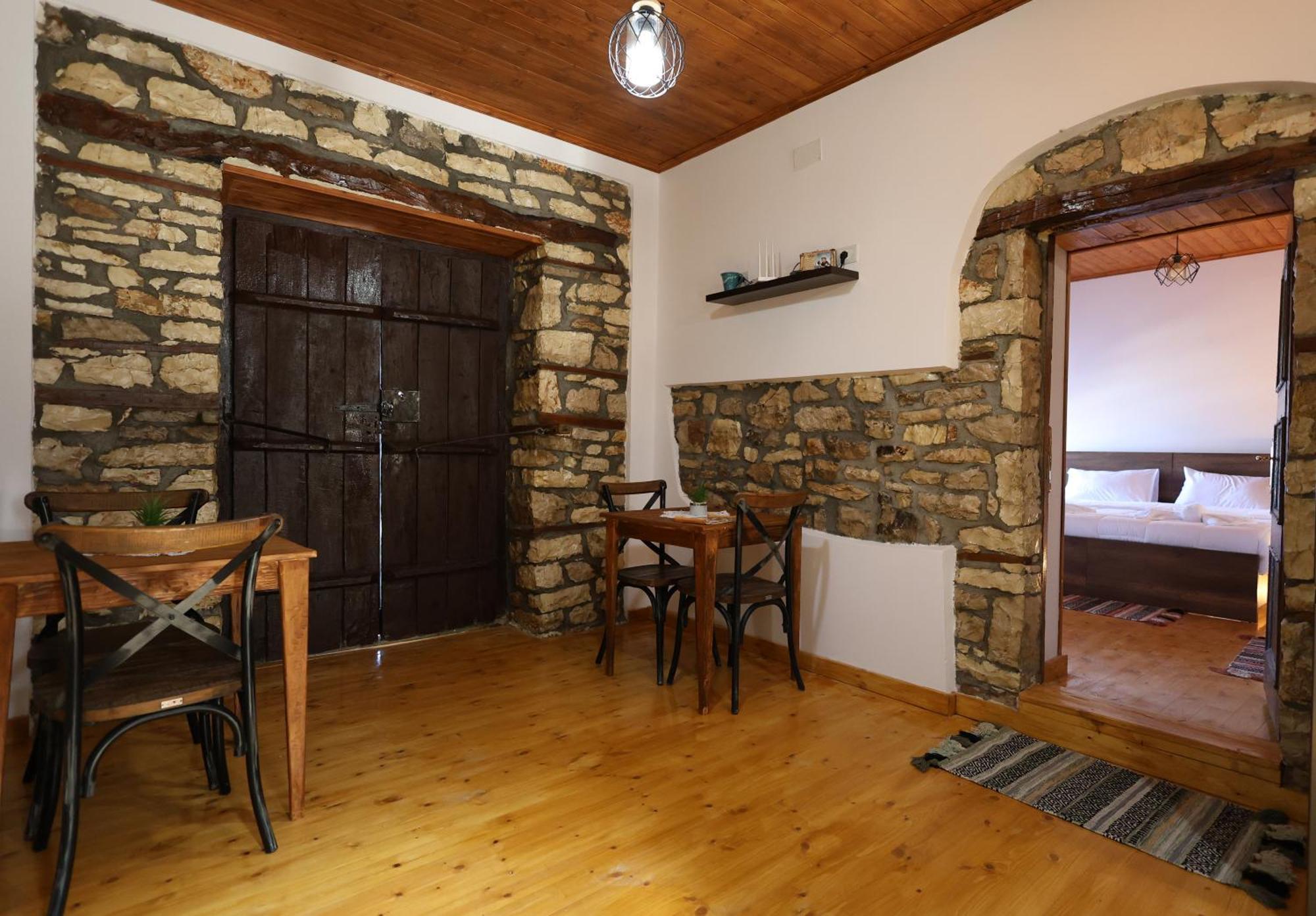 Villa Shpiragu Village Experience بيرات المظهر الخارجي الصورة