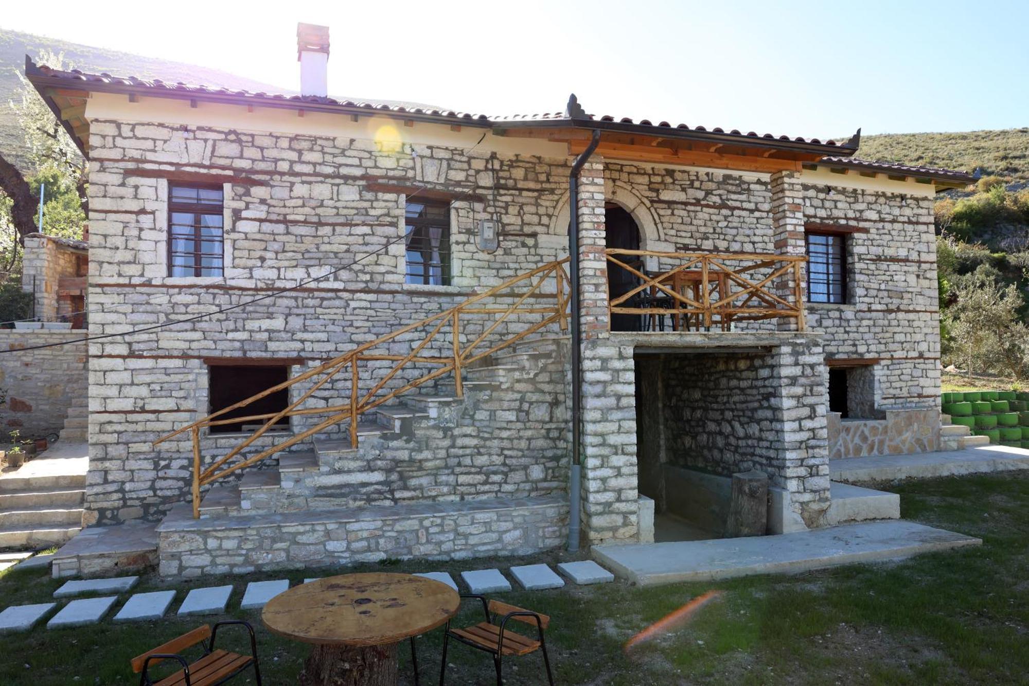 Villa Shpiragu Village Experience بيرات المظهر الخارجي الصورة
