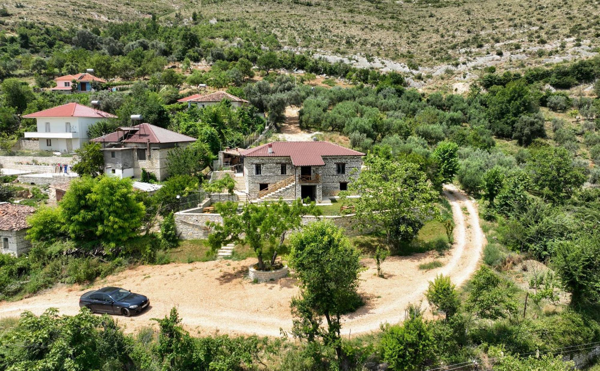 Villa Shpiragu Village Experience بيرات المظهر الخارجي الصورة