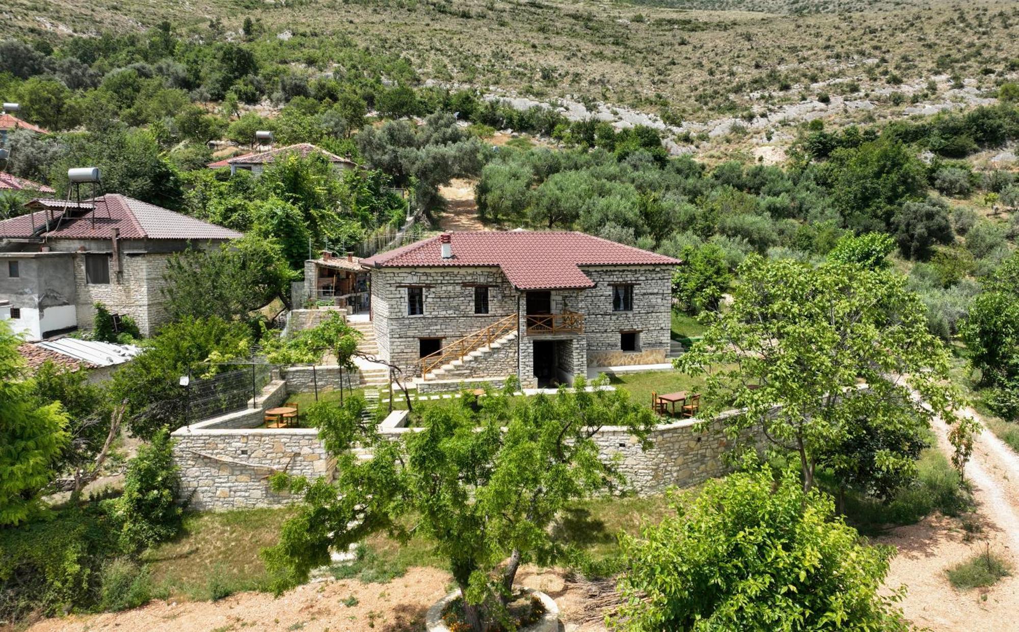 Villa Shpiragu Village Experience بيرات المظهر الخارجي الصورة