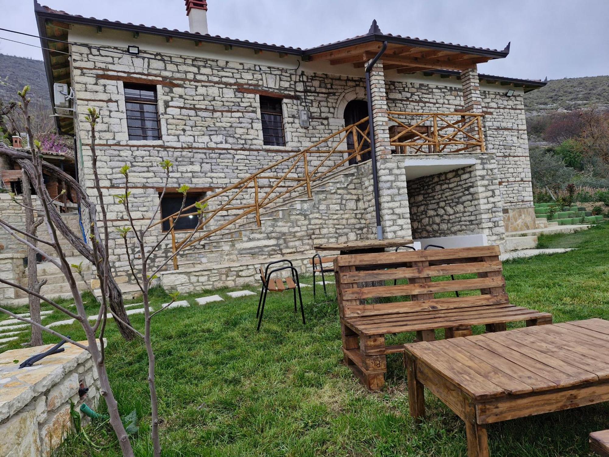 Villa Shpiragu Village Experience بيرات المظهر الخارجي الصورة