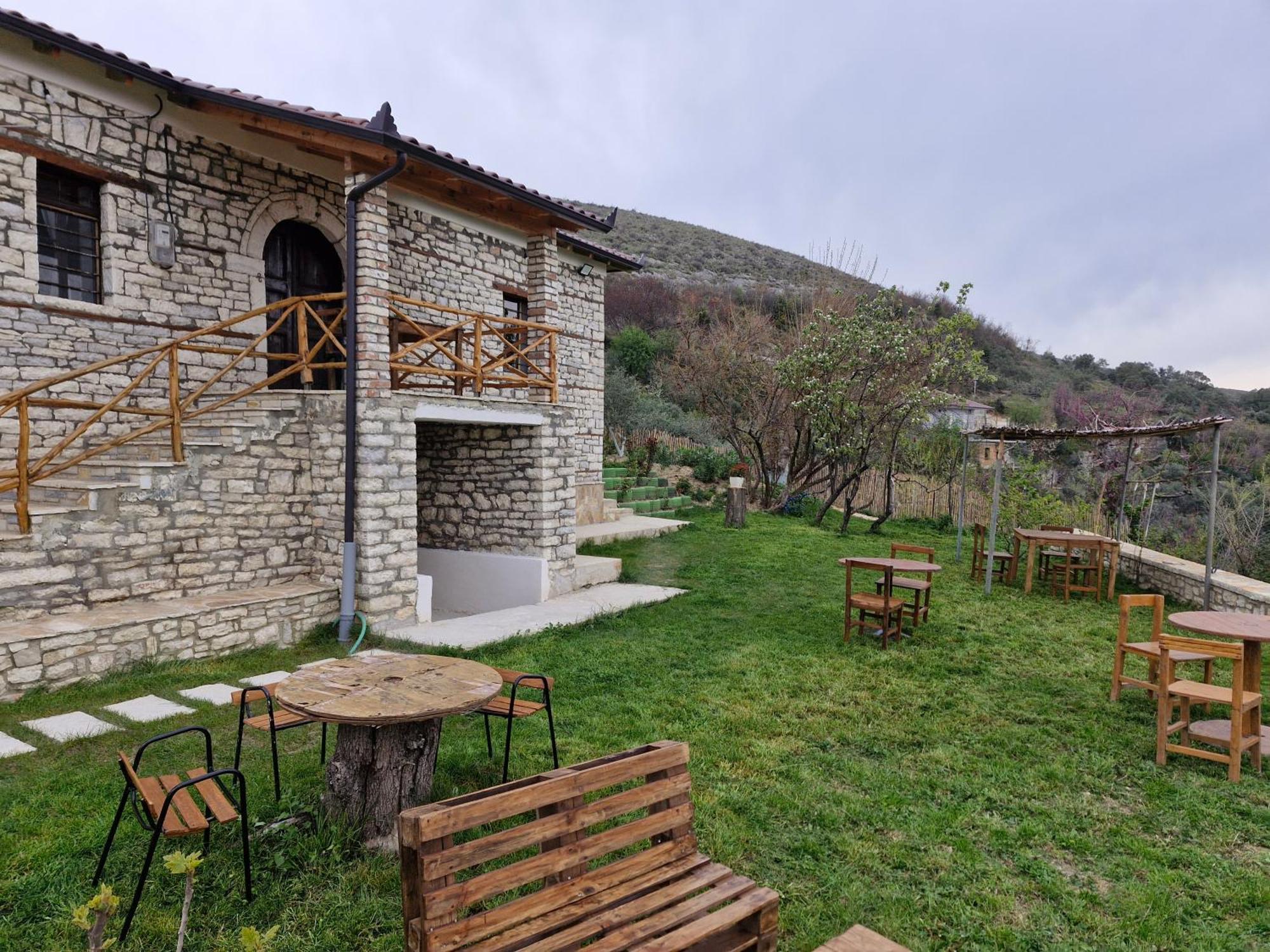 Villa Shpiragu Village Experience بيرات المظهر الخارجي الصورة